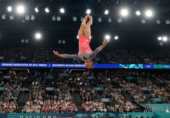 Image for story: Simone Biles secures silver in floor exercise, missing gold at Paris Olympics