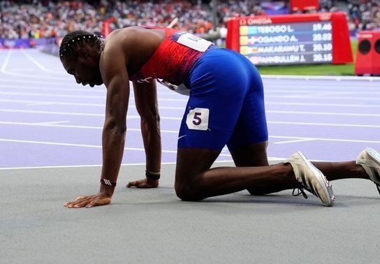 Image for story: Noah Lyles, suffering from COVID, finishes 3rd in 200 meters at Paris Olympics