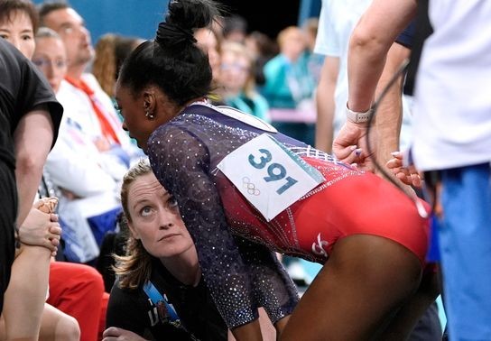 Image for story: Simone Biles finishes off her return to the Olympics with a silver on floor exercise