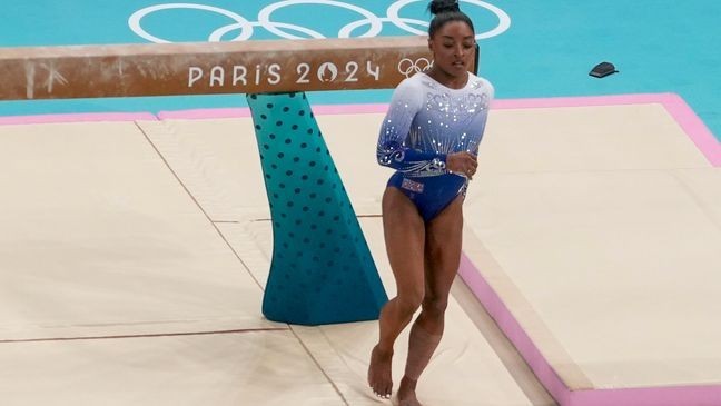 Simone Biles, of the United States, falls on the beam during the women's artistic gymnastics individual balance beam finals in Bercy Arena at the 2024 Summer Olympics, Monday, Aug. 5, 2024, in Paris, France. (AP Photo/Morry Gash)