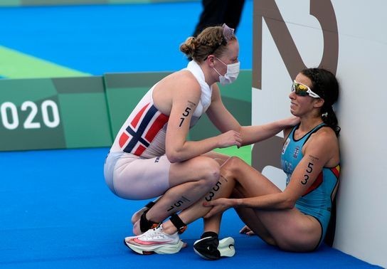 Image for story: Olympics triathlete sick following swim in Seine River, team pulls out of event